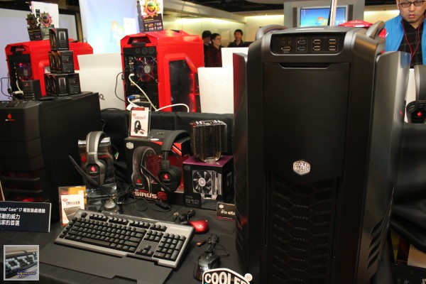 電腦王王團：Intel 遊戲效能體驗會，與CM Storm、BenQ、MSI共同體驗 - 老貓測3C