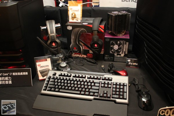 電腦王王團：Intel 遊戲效能體驗會，與CM Storm、BenQ、MSI共同體驗 - 老貓測3C