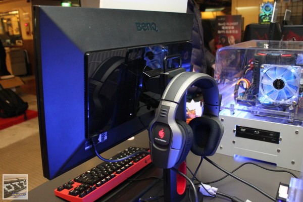 電腦王王團：Intel 遊戲效能體驗會，與CM Storm、BenQ、MSI共同體驗 - 老貓測3C
