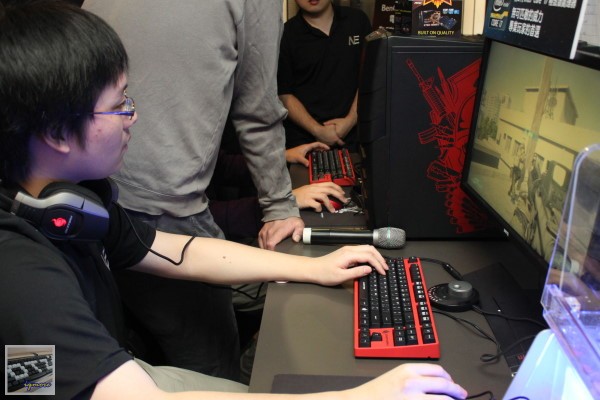 電腦王王團：Intel 遊戲效能體驗會，與CM Storm、BenQ、MSI共同體驗 - 老貓測3C
