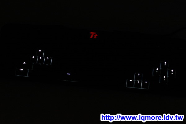 Tt eSPORTS MEKA G Unit 拓荒者 G-Unit 機械式電競鍵盤評測，跨Profile輸出巨集功能 - 老貓測3C