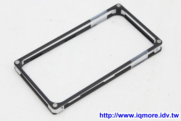 X-Change 鋁合金 iPhone4強化防護殼 評測，可個人化設計底圖 - 老貓測3C