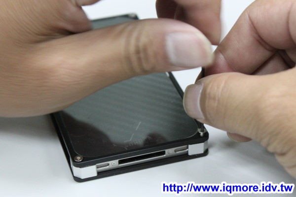 X-Change 鋁合金 iPhone4強化防護殼 評測，可個人化設計底圖 - 老貓測3C