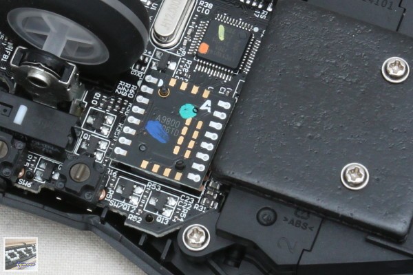 昆盈 Genius GX Gaming Gila 雷霆蠍 MMO/RTS 專業遊戲滑鼠 評測，採用Avago A9800感應器 - 老貓測3C