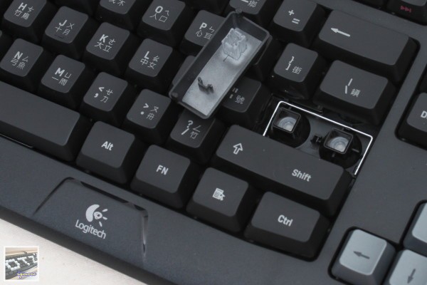 羅技 Logitech G105 薄膜式背光遊戲鍵盤 評測，3段式藍色背光與巨集功能設定 - 老貓測3C