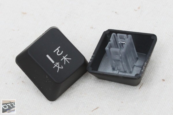 羅技 Logitech G105 薄膜式背光遊戲鍵盤 評測，3段式藍色背光與巨集功能設定 - 老貓測3C