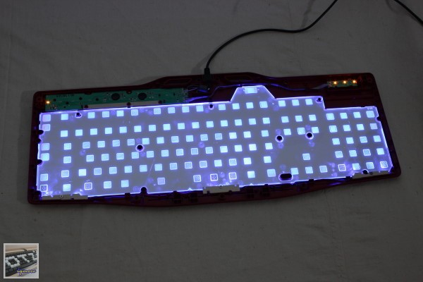 羅技 Logitech G105 薄膜式背光遊戲鍵盤 評測，3段式藍色背光與巨集功能設定 - 老貓測3C