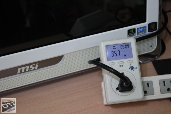 MSI Wind Top AE2281G All-in-One 一體成型觸控電腦 評測，1920 x 1080解析度 - 老貓測3C