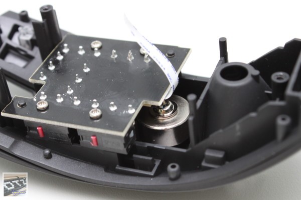 Razer Taipan 太攀皇蛇 雷射電競滑鼠 評測，採用Avago S9818擁有8200DPI - 老貓測3C
