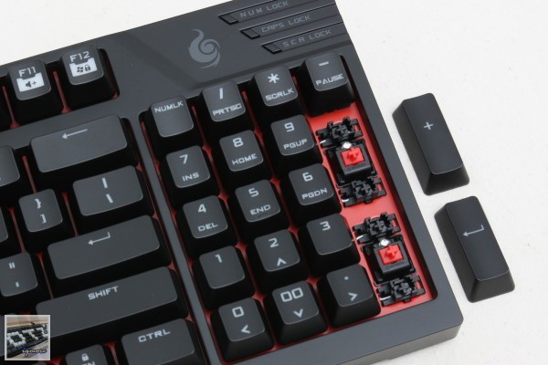 CM Storm Quick Fire TK 機械式背光電競鍵盤 評測，80%也有數字鍵區 - 老貓測3C