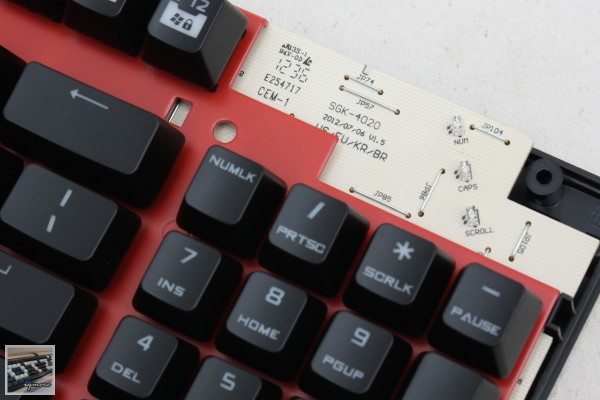 CM Storm Quick Fire TK 機械式背光電競鍵盤 評測，80%也有數字鍵區 - 老貓測3C
