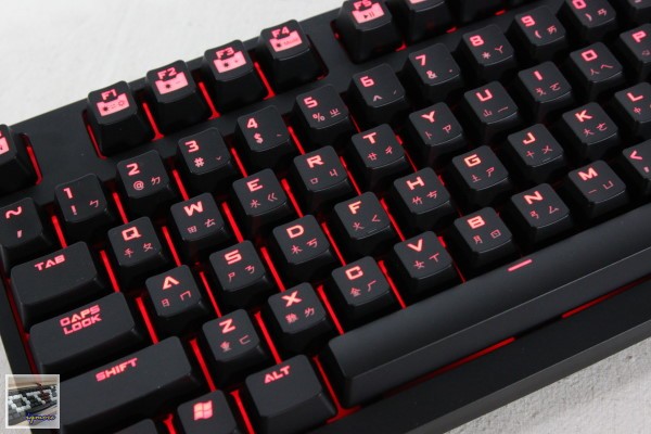 CM Storm Quick Fire TK 機械式背光電競鍵盤 評測，80%也有數字鍵區 - 老貓測3C