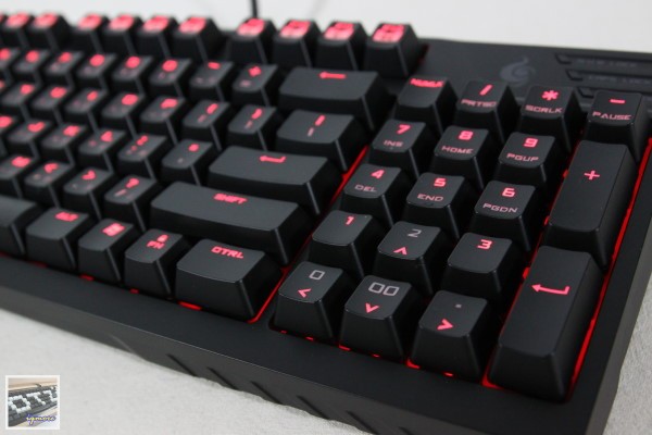 CM Storm Quick Fire TK 機械式背光電競鍵盤 評測，80%也有數字鍵區 - 老貓測3C