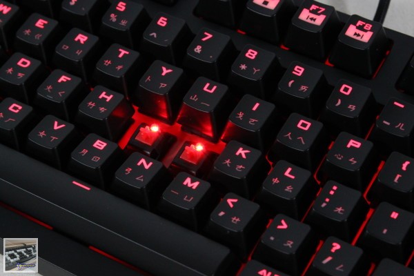 CM Storm Quick Fire TK 機械式背光電競鍵盤 評測，80%也有數字鍵區 - 老貓測3C