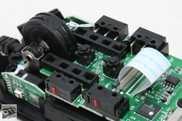 GIGABYTE Aivia Krypton 魁騰 雙底盤遊戲滑鼠 評測，可替換鐵氟龍、陶瓷鼠腳 - 老貓測3C