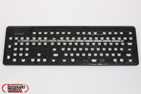 羅技 Logitech K310 可洗式薄膜式鍵盤 評測，可浸泡30公分水深 - 老貓測3C