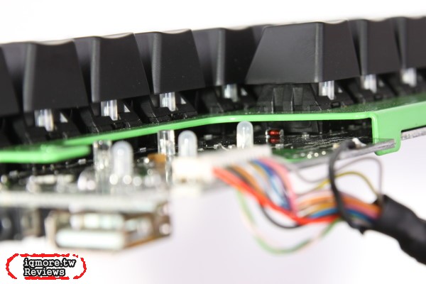 Razer Blackwidow Ultimate 2014 黑寡婦終極版 機械式電競鍵盤評測，採用Razer軸 - 老貓測3C