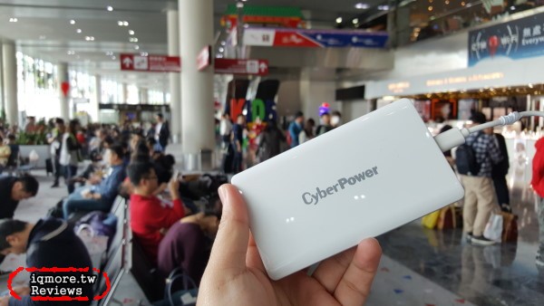 CyberPower CP5000PEG 行動電源，2.1A大電流輸出且擁有BSMI認證 - 老貓測3C