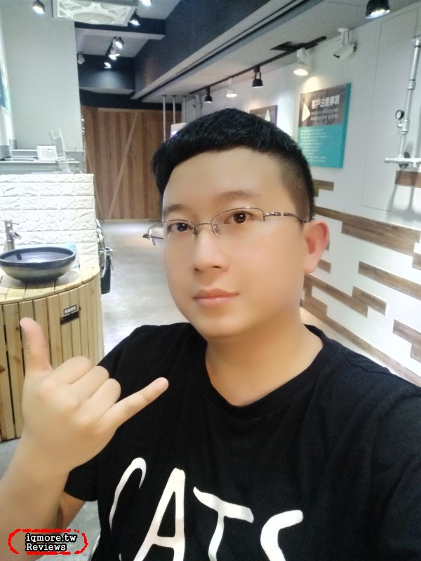 vivo V9 手機評測，萬元以下19:9比例與90%螢幕高佔比 - 老貓測3C