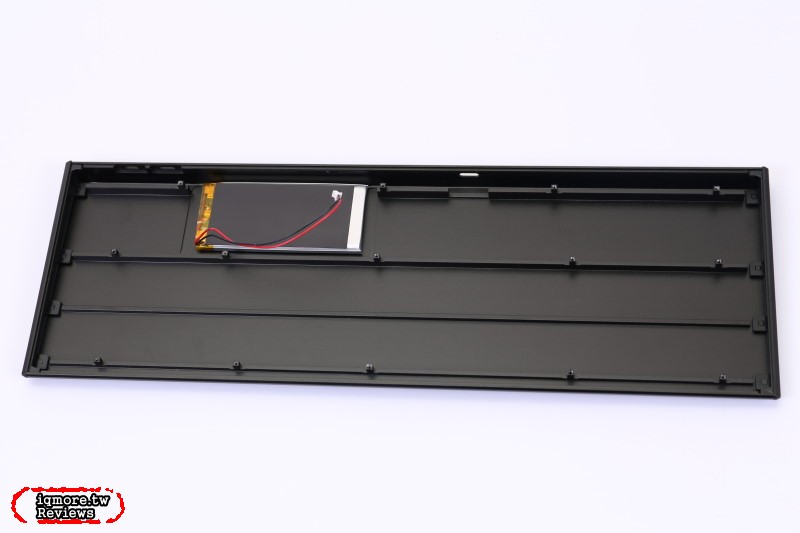 國外募資Mac超薄矮軸藍牙鍵盤進軍台灣長賣！Keychron K1 v2 極輕薄無線機械式鍵盤  拆解評測 - 老貓測3C