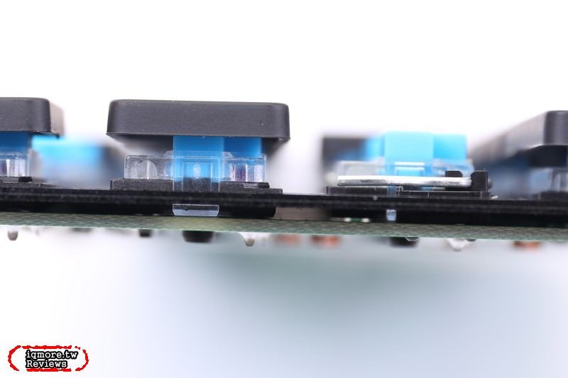 國外募資Mac超薄矮軸藍牙鍵盤進軍台灣長賣！Keychron K1 v2 極輕薄無線機械式鍵盤  拆解評測 - 老貓測3C