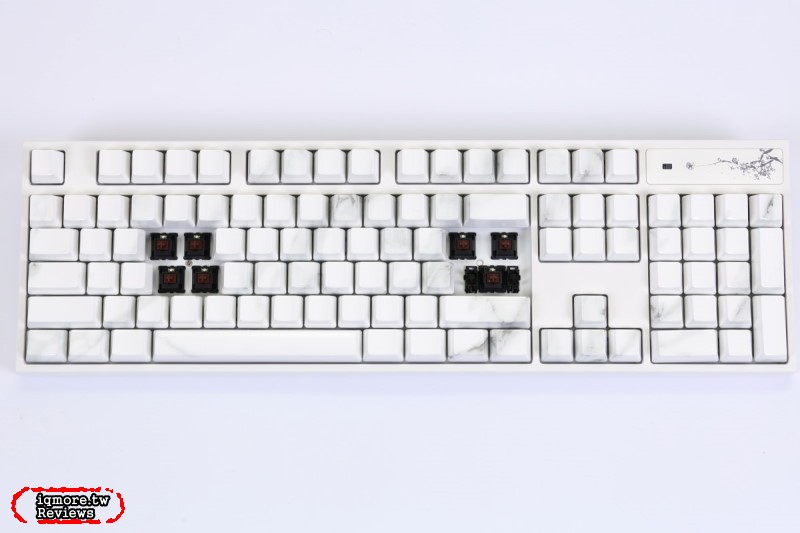 Varmilo 阿米洛「花弄影」鍵盤拆解評測，亮燈顯字與手勢充滿詩詞意境 - 老貓測3C