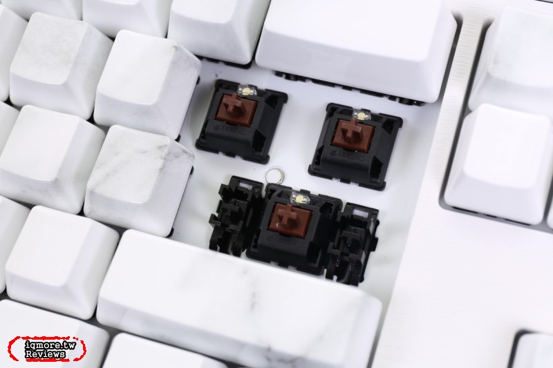 Varmilo 阿米洛「花弄影」鍵盤拆解評測，亮燈顯字與手勢充滿詩詞意境 - 老貓測3C