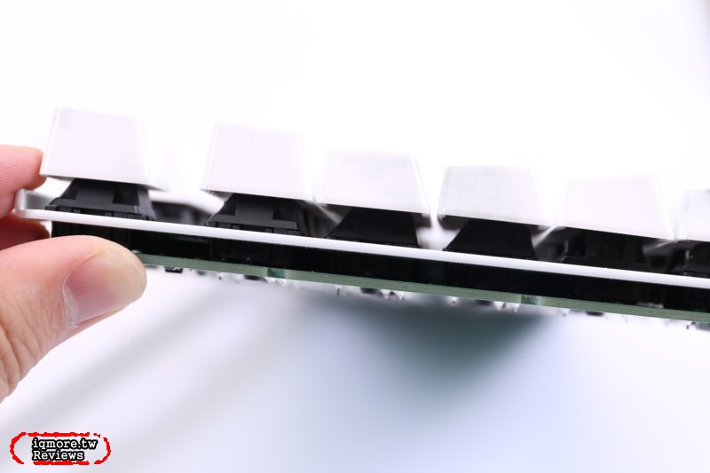 Varmilo 阿米洛「花弄影」鍵盤拆解評測，亮燈顯字與手勢充滿詩詞意境 - 老貓測3C